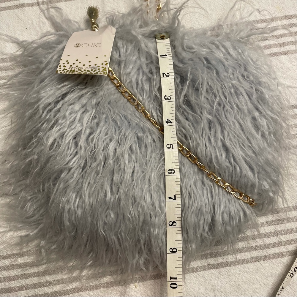 Winter Chic Silver Faux Fur Crossbody Gold Chain Purse NWT Disco 90s - Picture 5 of 8